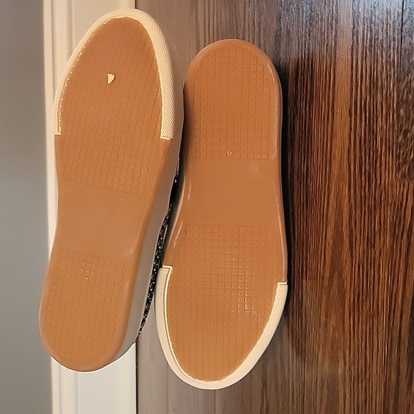 Steve Madden silver flat studded shoes. Size 6, worn once. - Picture 2 of 4